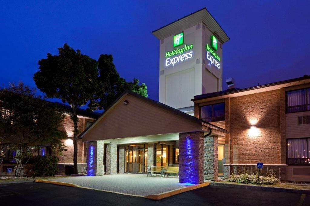 Holiday Inn Express Toronto East - Scarborough By Ihg Екстериор снимка