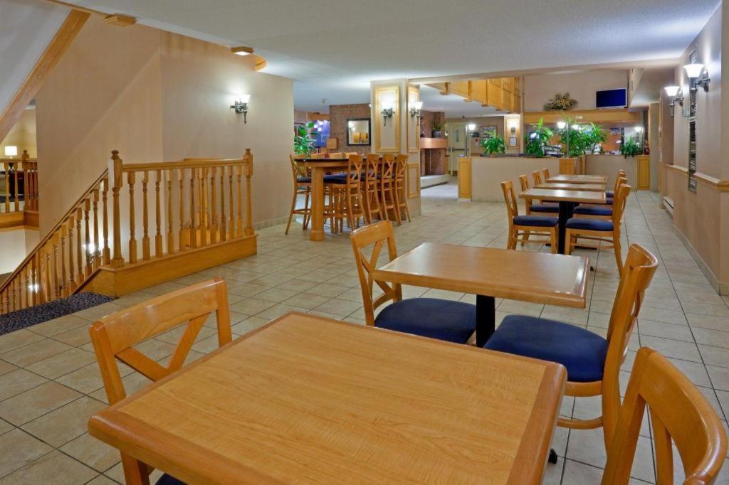 Holiday Inn Express Toronto East - Scarborough By Ihg Екстериор снимка