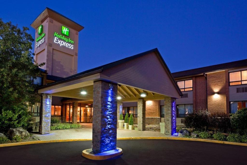 Holiday Inn Express Toronto East - Scarborough By Ihg Екстериор снимка