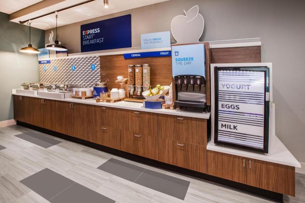 Holiday Inn Express Toronto East - Scarborough By Ihg Екстериор снимка