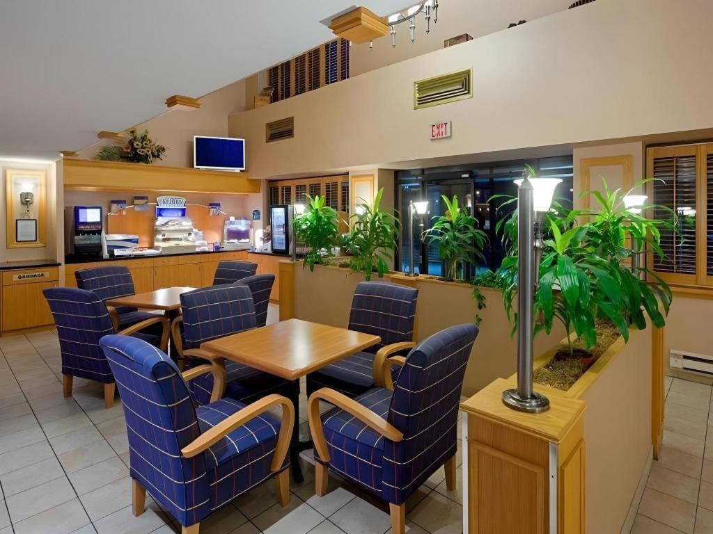 Holiday Inn Express Toronto East - Scarborough By Ihg Екстериор снимка