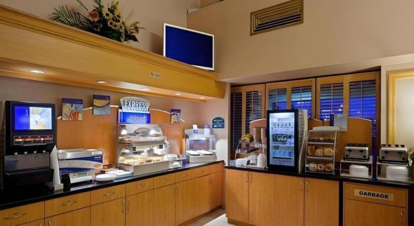 Holiday Inn Express Toronto East - Scarborough By Ihg Екстериор снимка