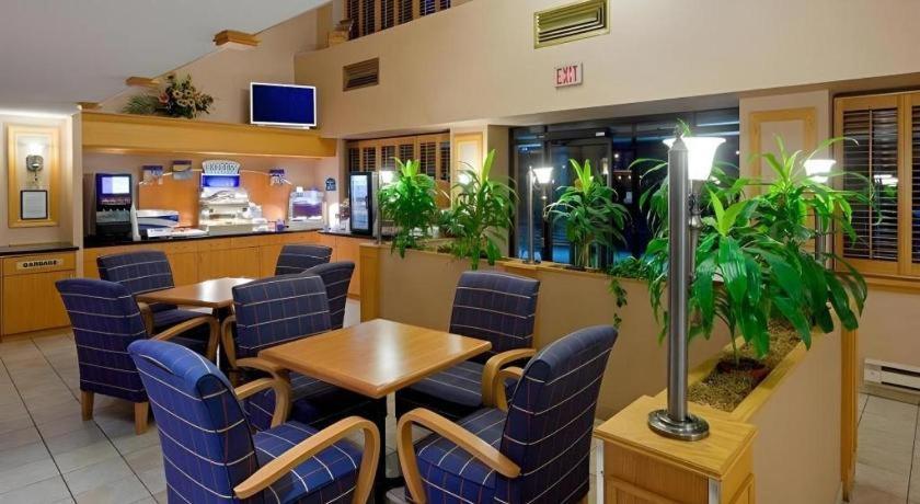 Holiday Inn Express Toronto East - Scarborough By Ihg Екстериор снимка