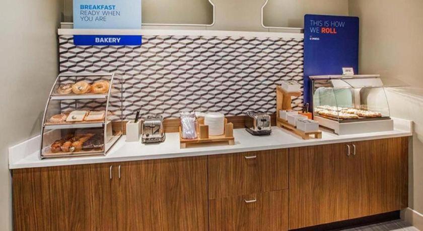 Holiday Inn Express Toronto East - Scarborough By Ihg Екстериор снимка