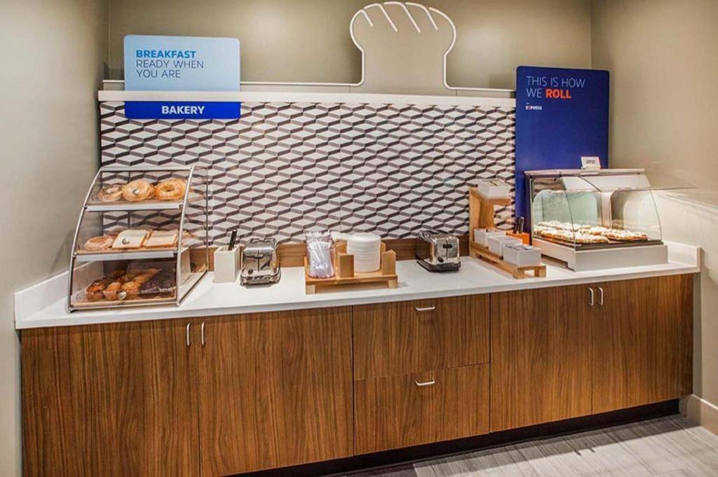 Holiday Inn Express Toronto East - Scarborough By Ihg Екстериор снимка